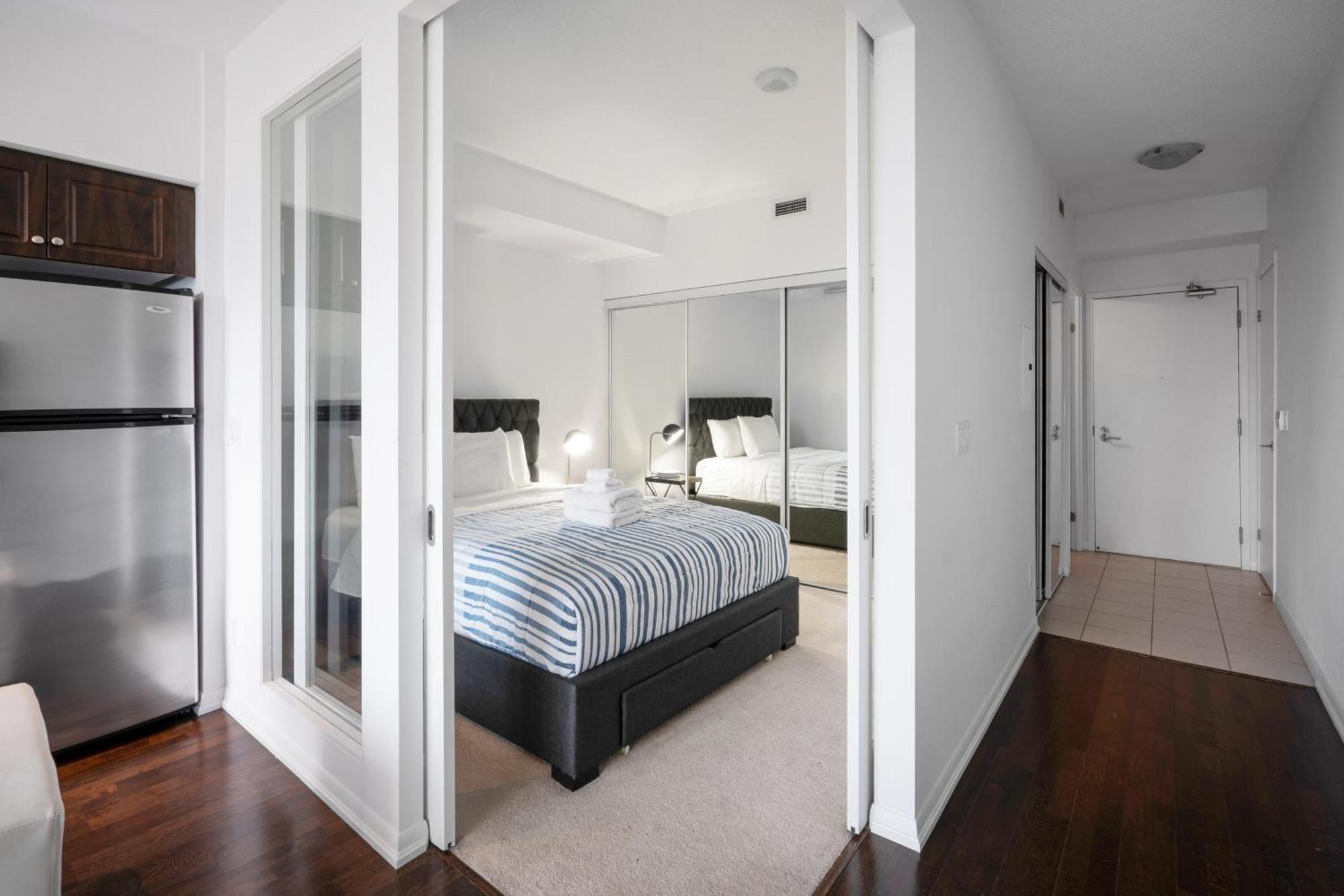 Downtown Toronto 1 Bdrm Condo With Parking And Views Exterior photo