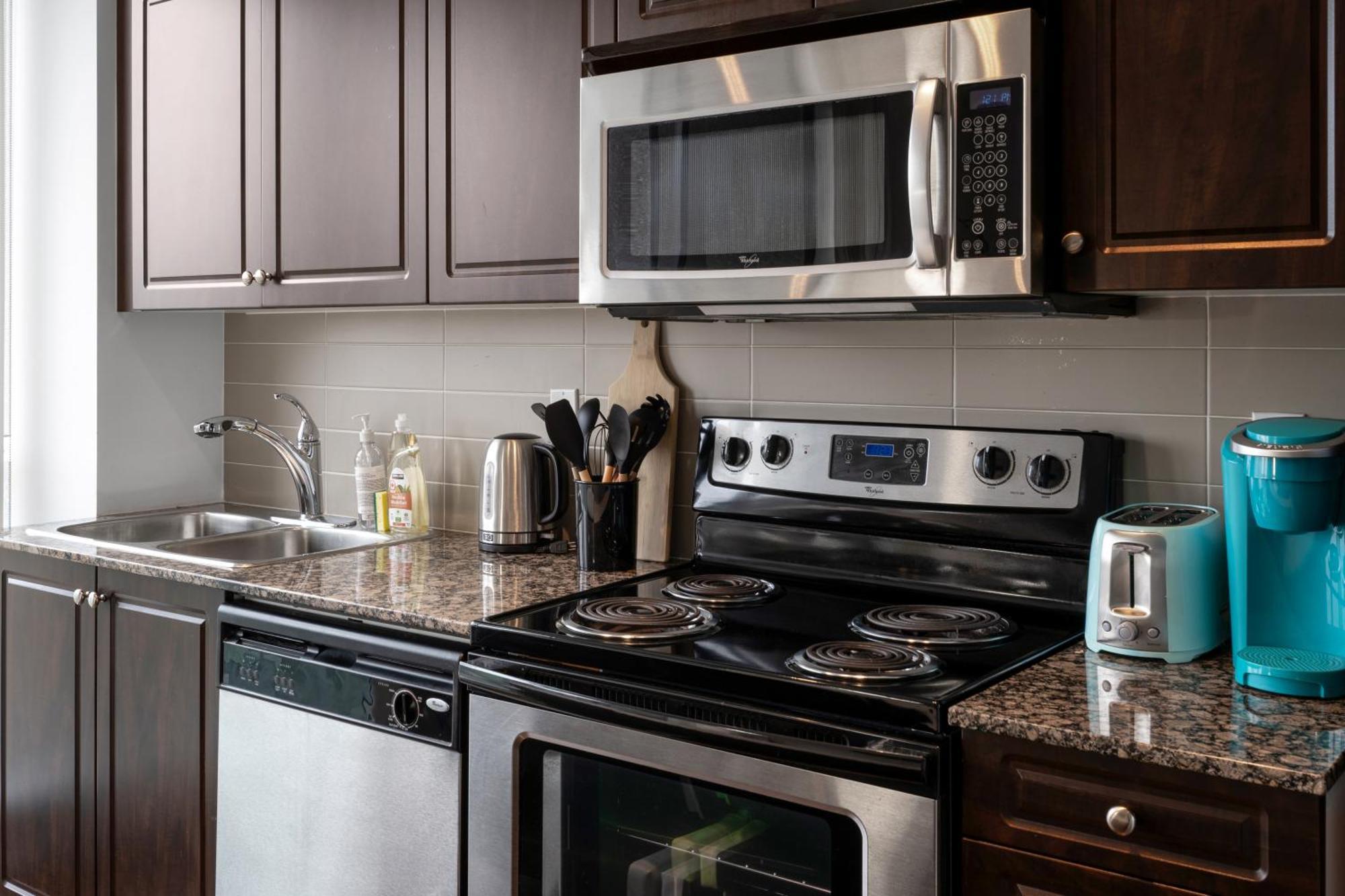 Downtown Toronto 1 Bdrm Condo With Parking And Views Exterior photo